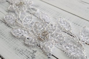 Расшитое кружево для волос