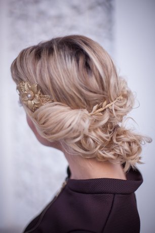 Украшение для волос золотого оттенка