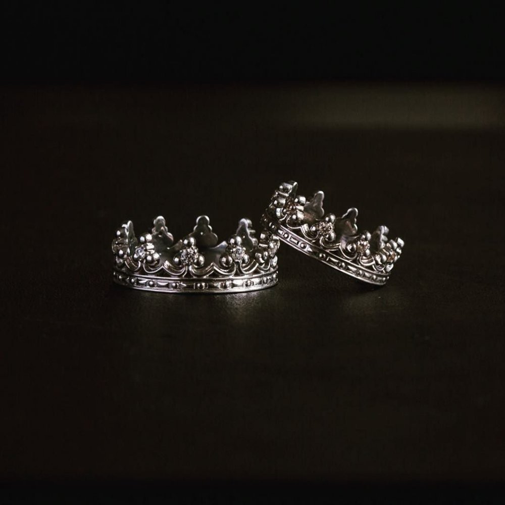 Обручальные кольца для принцев и принцесс, выполненные из белого золота 585 пробы.