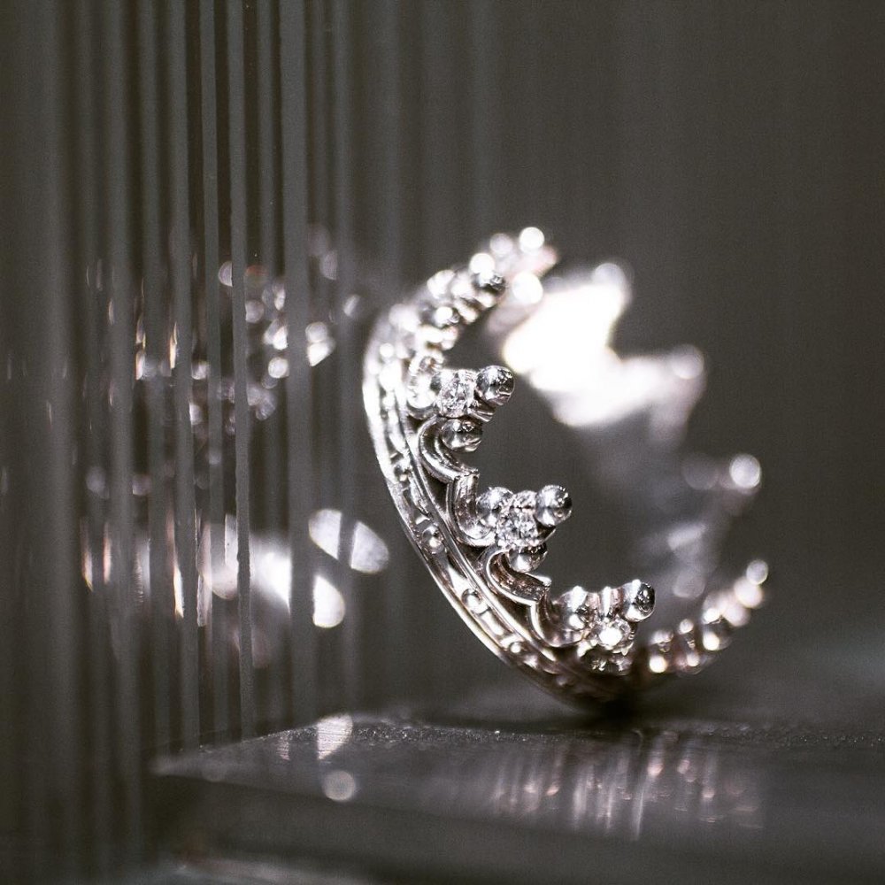 Обручальные кольца для принцев и принцесс, выполненные из белого золота 585 пробы. 
Изготовление обручальных колец на заказ. 