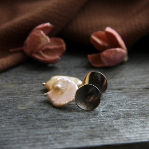 Серьги из барочного жемчуга
Латунная фурнитура