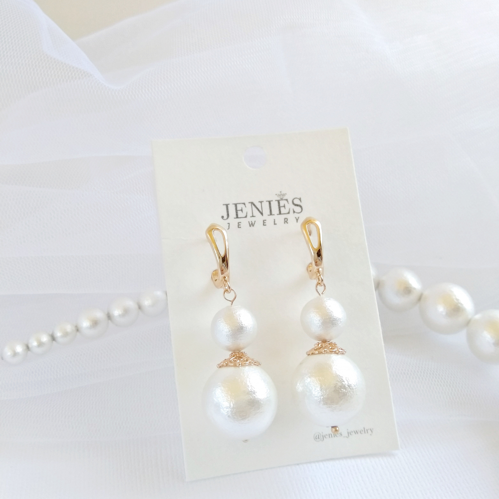 Жемчужные серьги для образа невесты.

Напишите нам в инстаграме @jenies_jewelry  и мы сориентируем вас по наличию и цене 