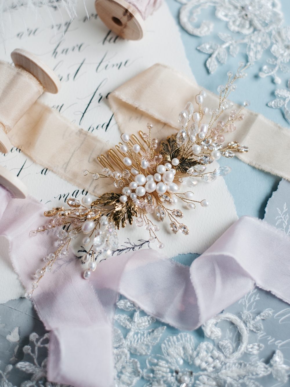 Гребень для прически невесты золотой