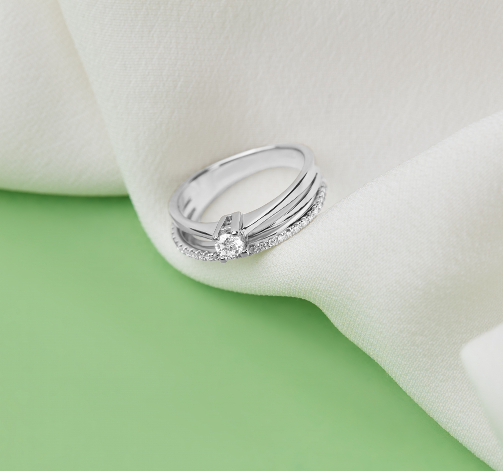 Кольцо из белого золота 585 пробы с 29 бриллиантами общим весом 0,33Ct.
