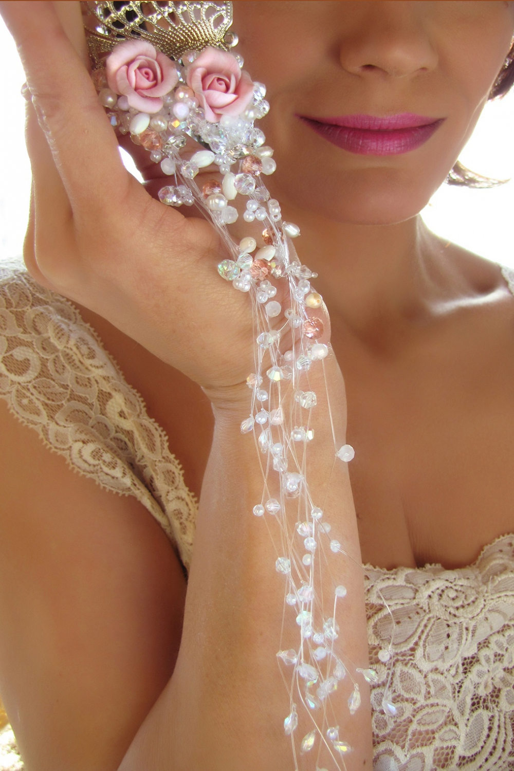 Необычные очень длинные свадебные серьги , сделанные в авторской технике. 