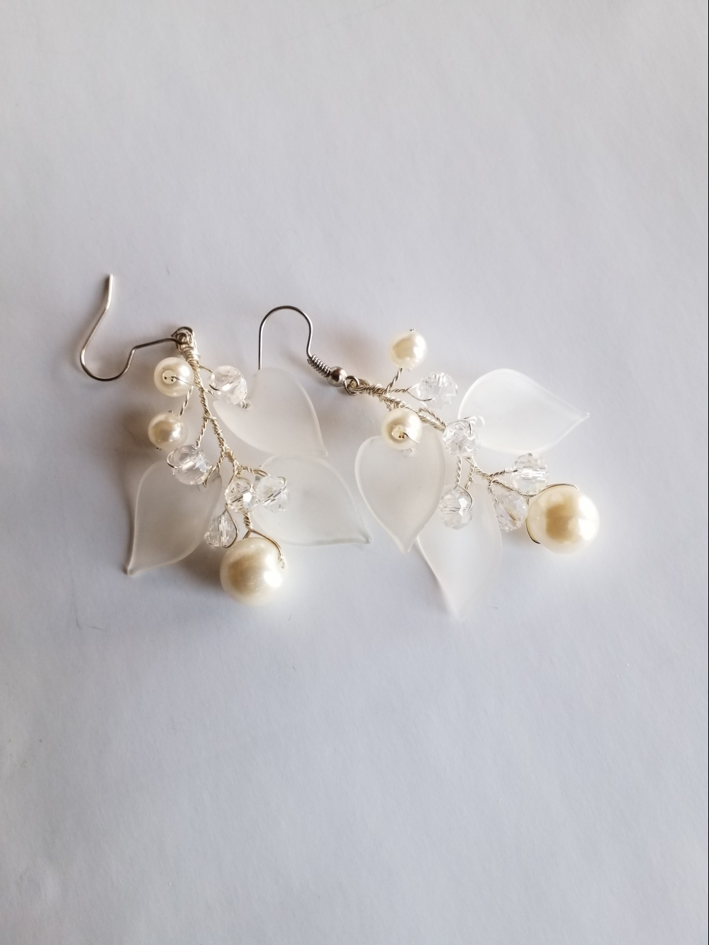 Серьги. Искусственный жемчуг. ювелирная проволока.