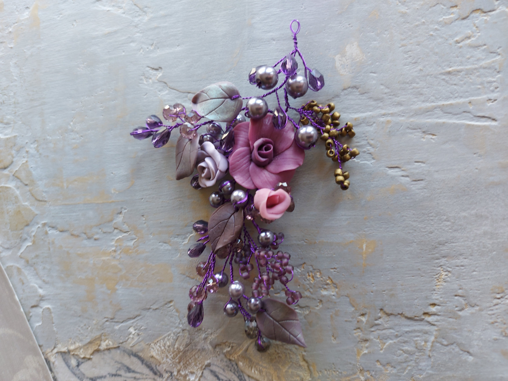 Шпильки, веточки в прическу...Мелкий бисер и стеклярус- сама невесомость и нежность. Цветы из холодного фарфора. Цвет на заказ.