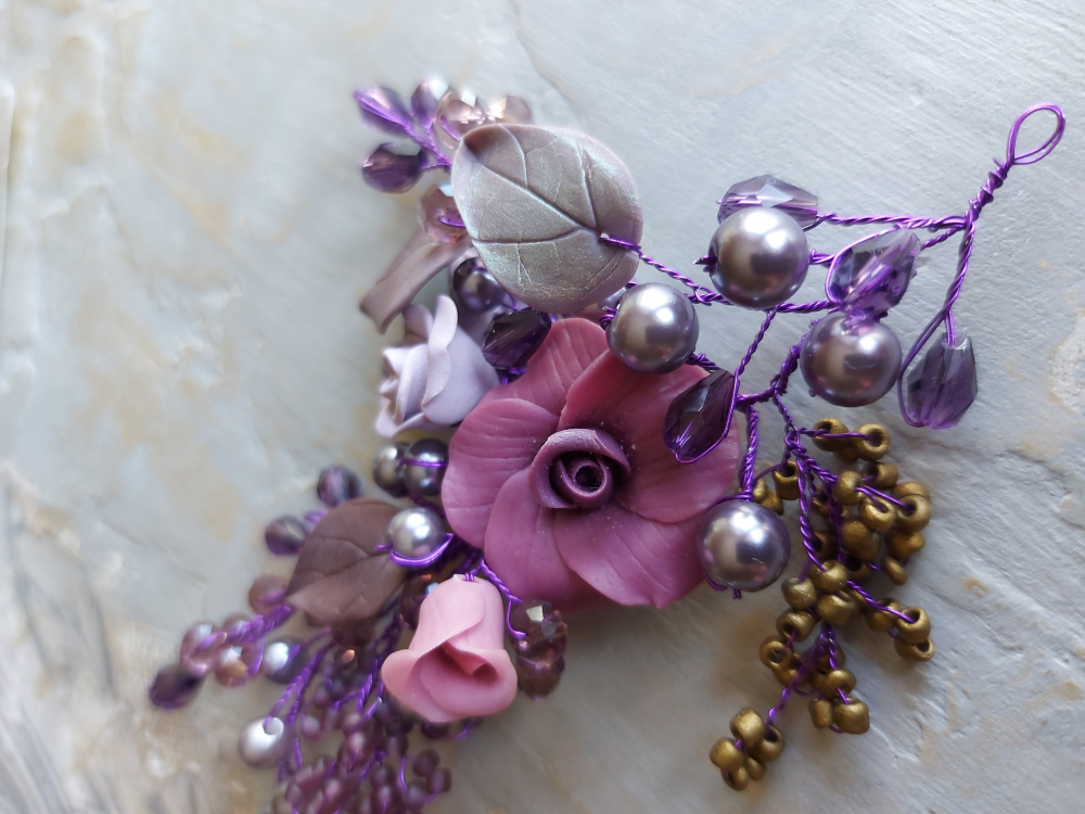 Шпильки, веточки в прическу...Мелкий бисер и стеклярус- сама невесомость и нежность. Цветы из холодного фарфора. Цвет на заказ.