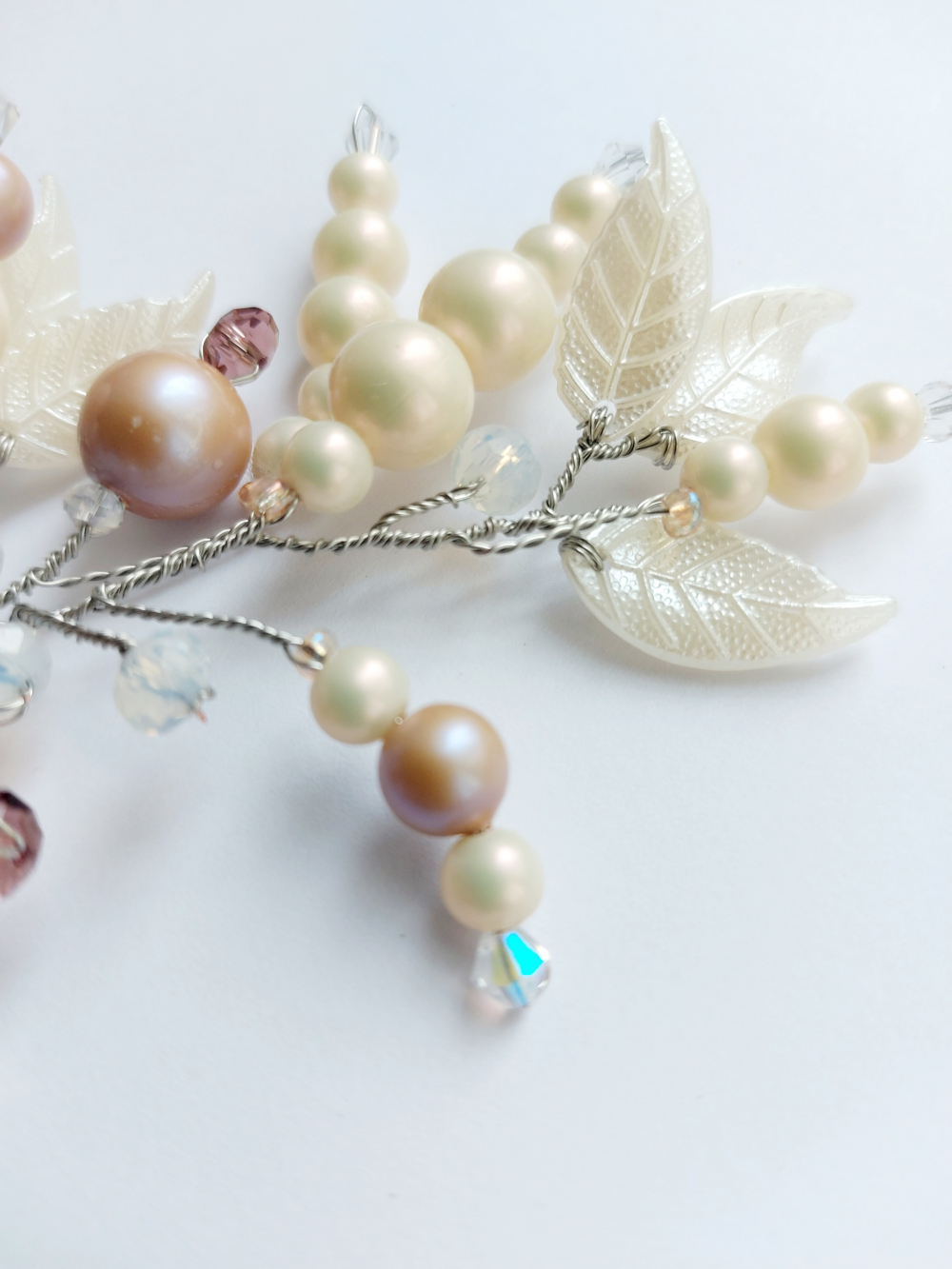 Веточка в прическу.