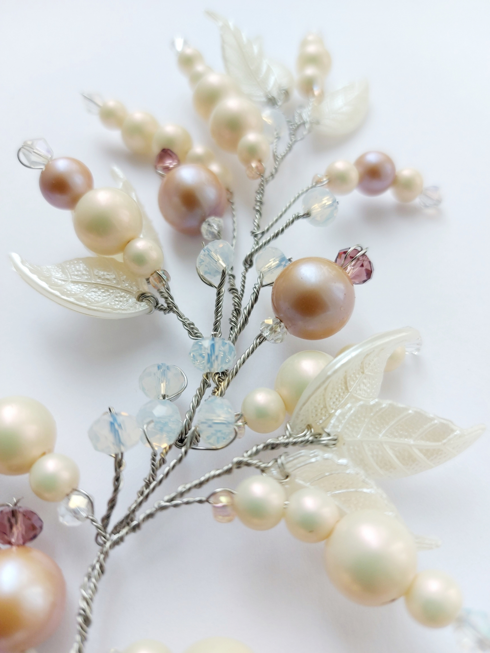 Веточка в прическу.