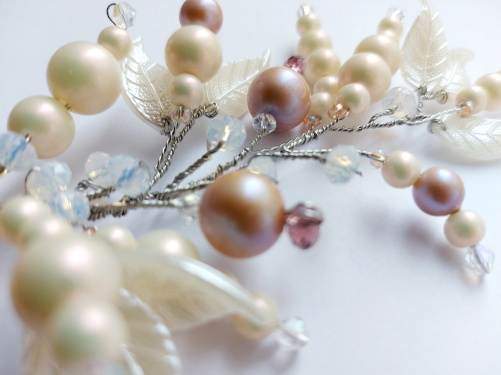 Веточка в прическу.