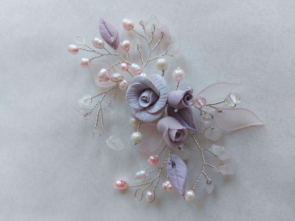 Веточка в прическу. Розочки из полимерной глины. Бусины натурального жемчуга. Бижутерная проволока.
