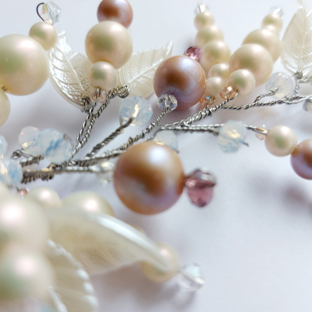 Веточка в прическу.