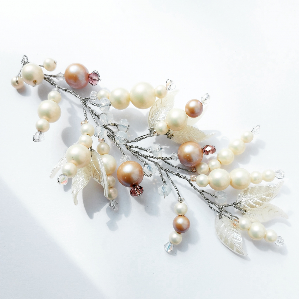 Веточка в прическу.