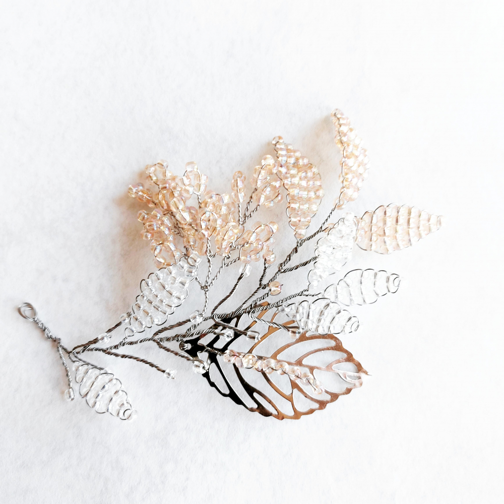 Веточка в прическу.