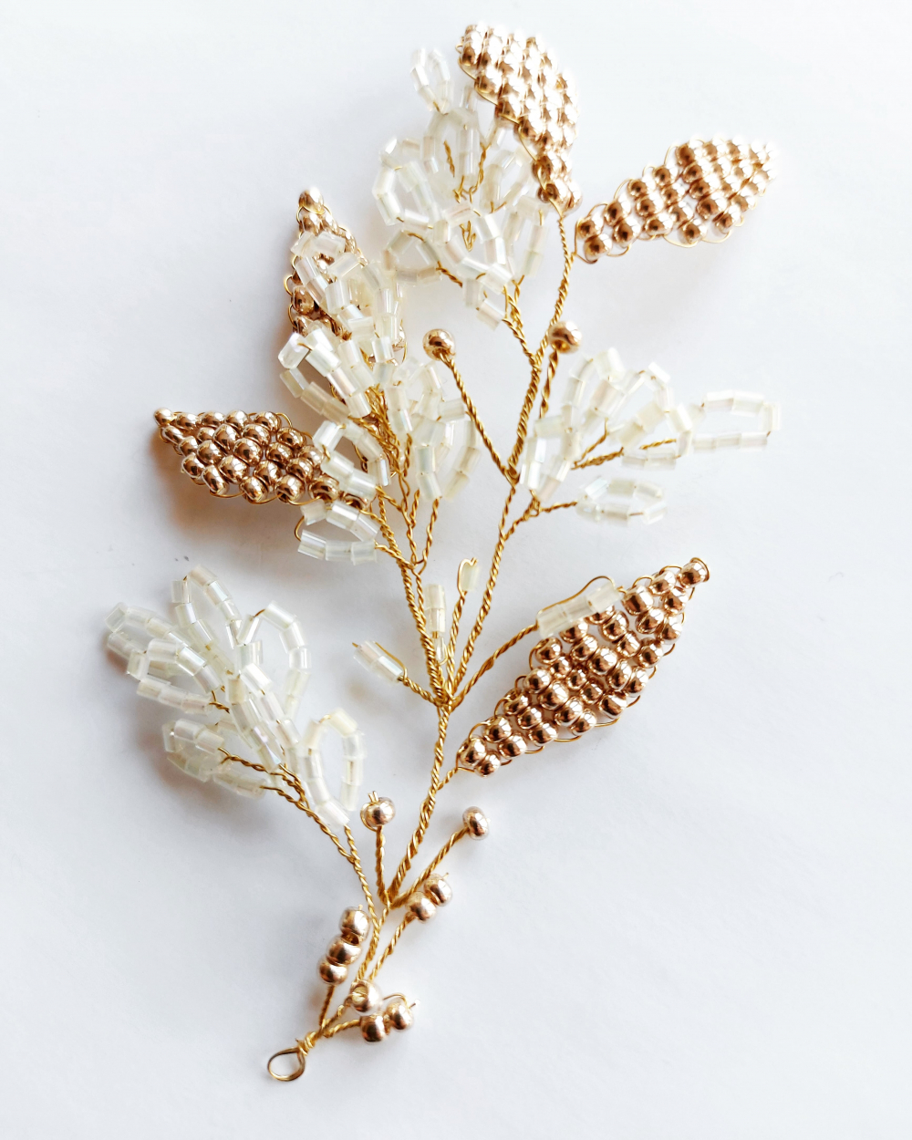 Веточка в прическу.