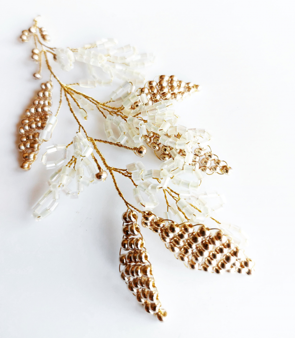 Веточка в прическу.