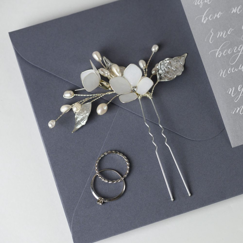 Свадебная шпилька с цветами
