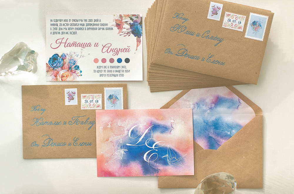 Акварельные приглашения в крафт конверте со вставкой и подписью на конверте от lillas.ru 