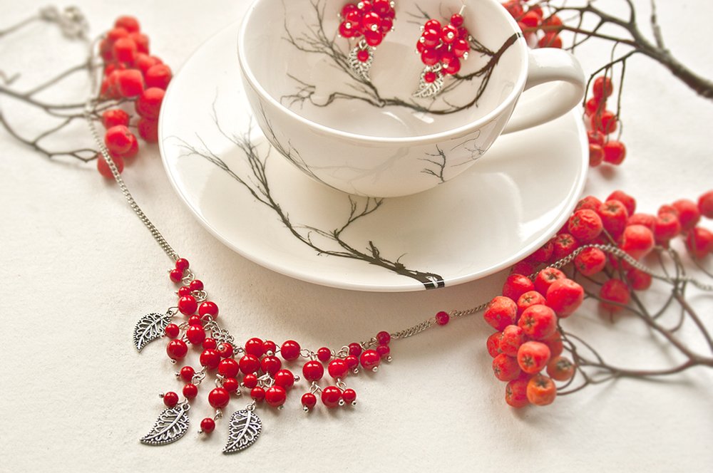 Красное колье и серьги из коралла на заказ