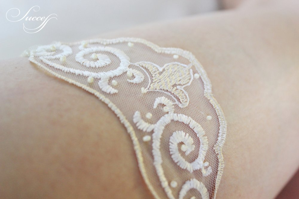 подвязка Fleur de lys (франц.) геральдическая лилия... эмблема королевской власти во Франции.

обхват ножки 48 см