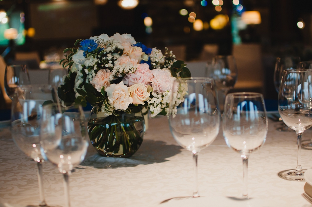 Композиция на стол для гостей, ресторан "Гуси-Лебеди".