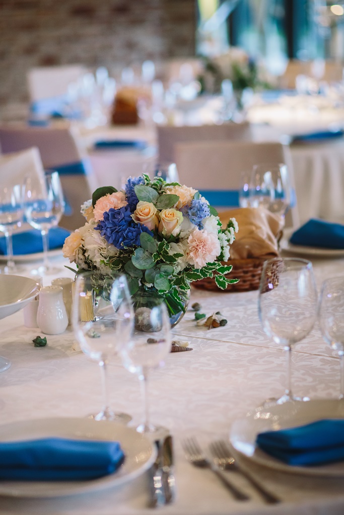 Композиции на столы для гостей, ресторан "Гуси-Лебеди".