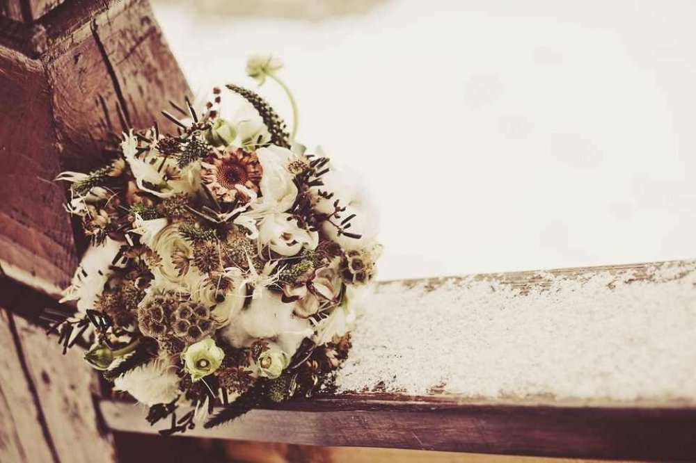 Рустикальный букет невесты, хлопок, ранункулусы, плоды скабиозы, колосья овса