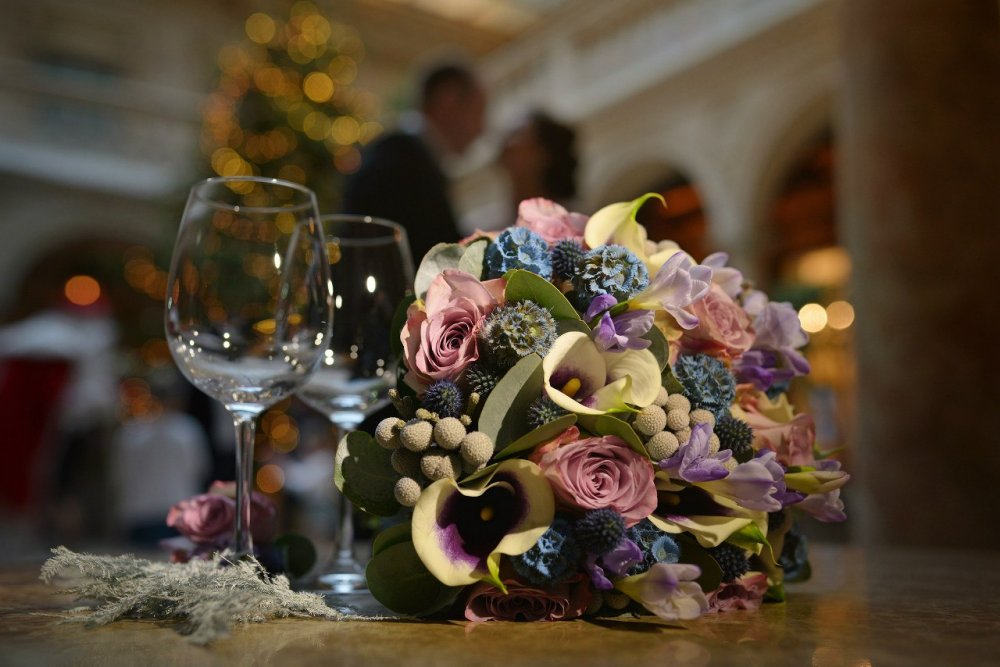 розы, каллы, бруния, плоды скабиозы, лаванда