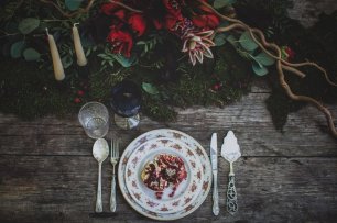 Мох в декоре свадебного стола