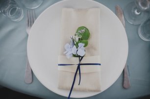 Нежная сервировка гостевого места