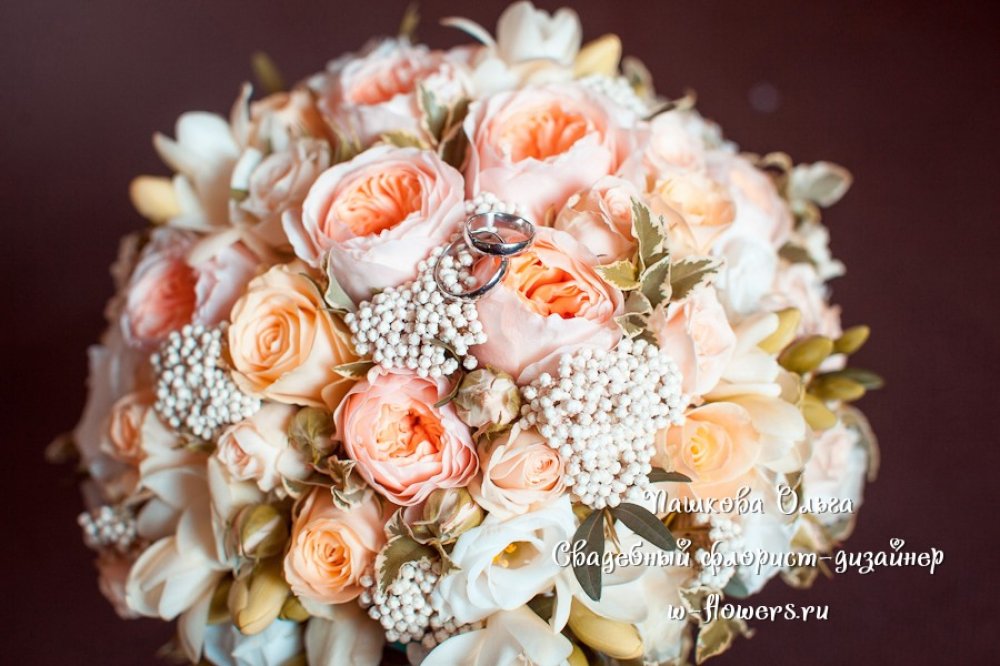 Букет невесты с пионовидными розами