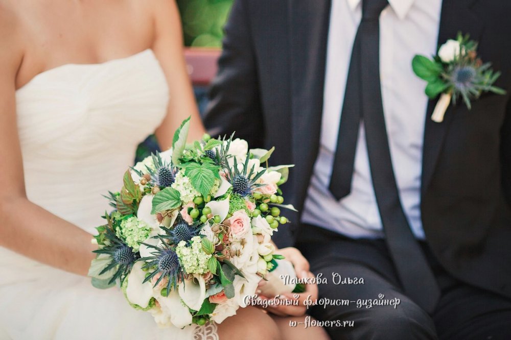 Букет невесты с эрингиумом 