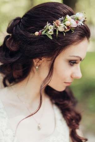 Венок из живых цветов