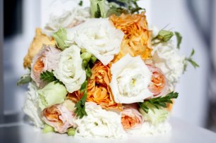 Букет невесты с оранжевыми акцентами