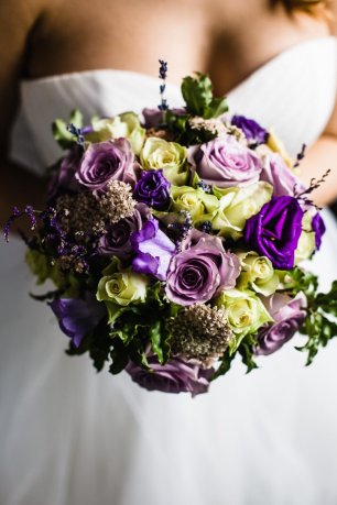 Букет невесты в фиолетовой гамме