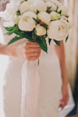 Пышный букет невесты из пионов
