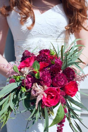 Ярко-красный свадебный букет