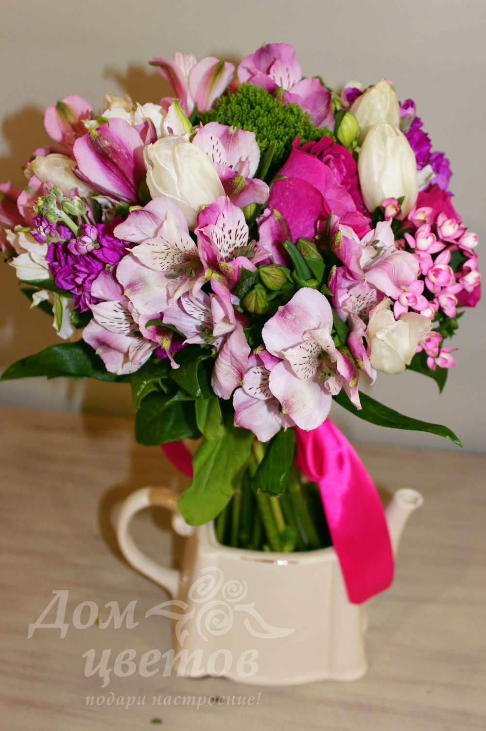 Состав букета: роза, альстромерия, трахелиум, бовардия, матиола, тюльпаны.