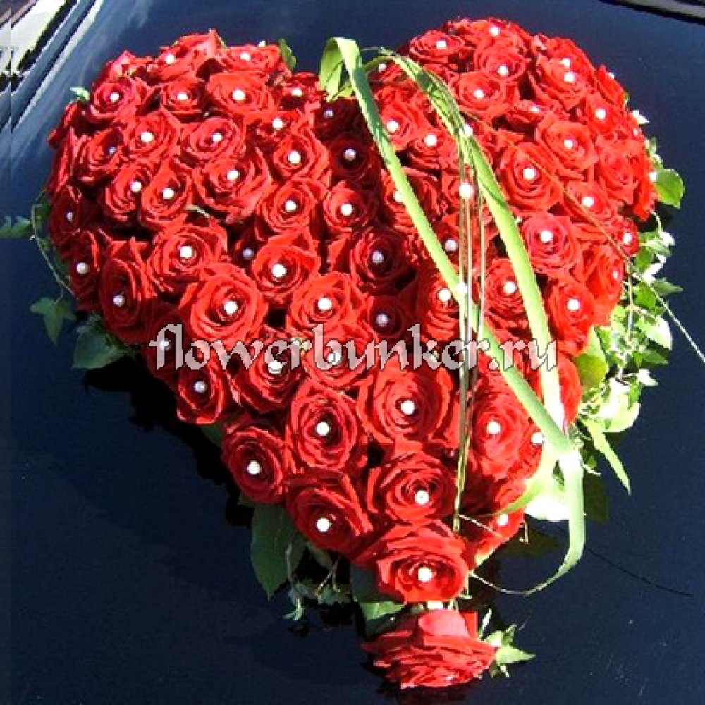 Вариант №8011
Состав: роза красная, салал, оазис, декор.