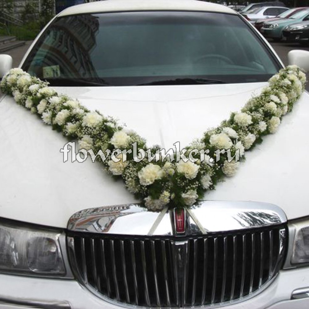 украшение авто на свадьбу. свадебное украшение на маш ну. украшение машин цветами. украшение машин цветами. украшение из цветов на свадебную машину.