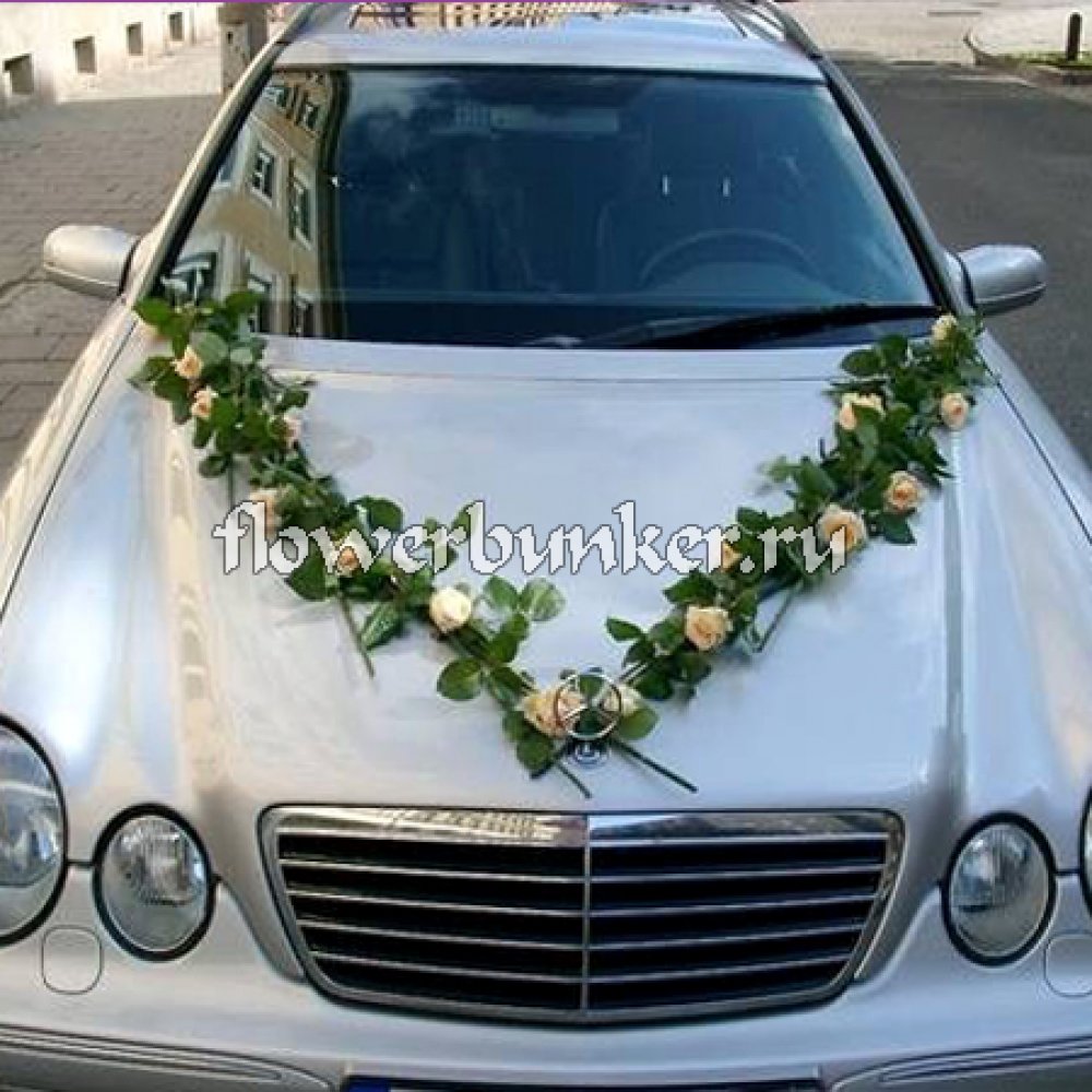 Вариант №8026
Состав: роза кремовая, рускус изр., декор.