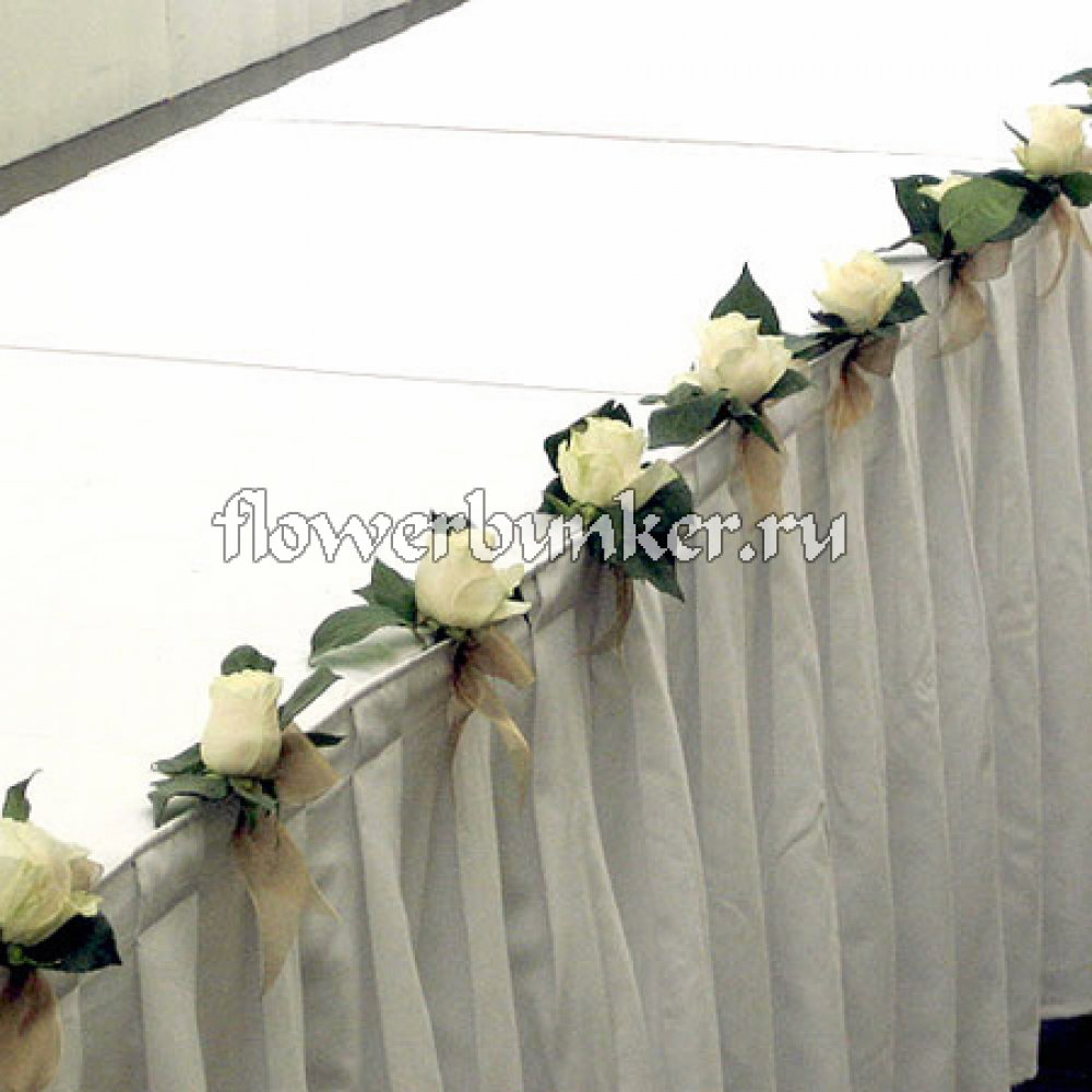 Вариант №8077
Состав: роза Аваланш, салал, декор.
Стоимость указана за 1м.