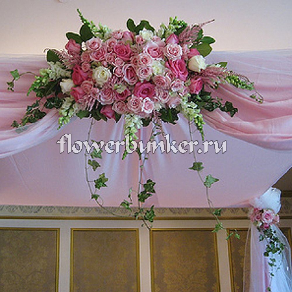Вариант №8084
Состав: роза Аква,роза Акито, роза Энгажемент, роза кустовая розовая, антирринум белый, салал, хедера.