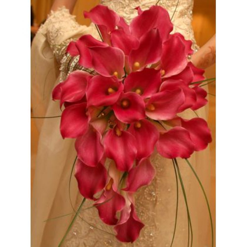 Букет невесты "Глория"
Состав: калла (29 шт.), берграсс, порт-ручка.