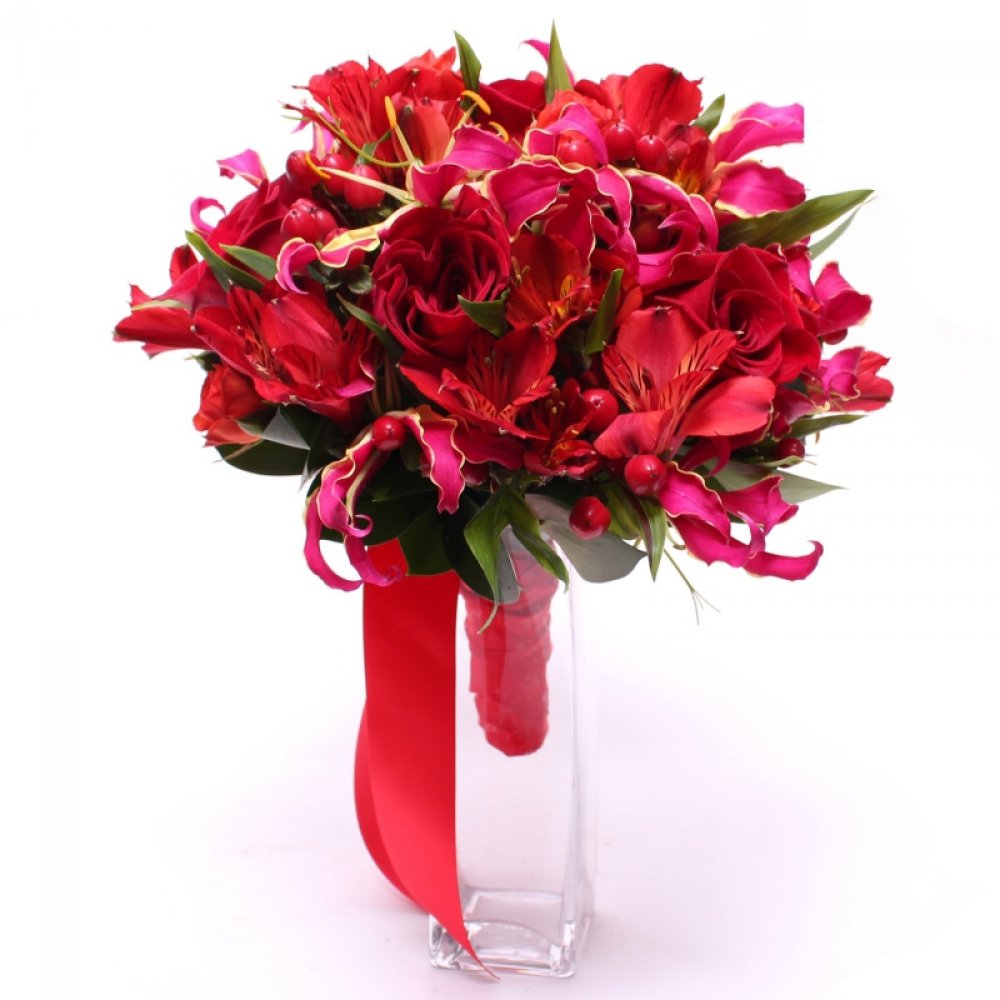 Роза фридом, глориоза, альстромерия, гиперикум, рускус