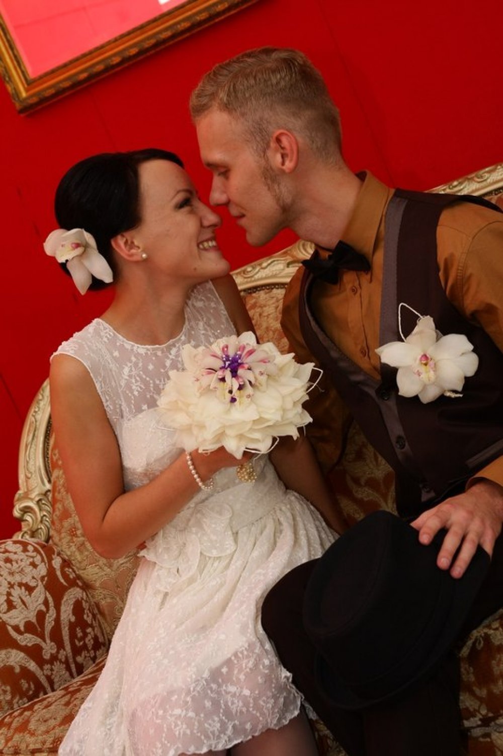 Гламелия из цимбидиума + бутоньерка и цветок в прическу.