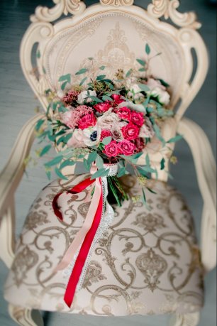 Букет с яркими акцентами