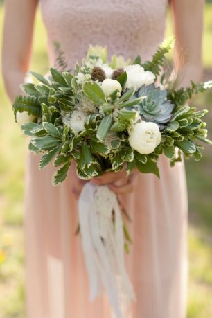 Пионы, гвоздики, эхиверия фото Мальвина Фролова