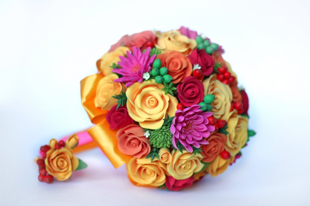 Сделаю на заказ

Яркий букет из Роз, хризантем с сочными ягодками притягивает внимание, украшает и радует)
Точное повторение невозможно. Зато возможно исполнение в любой цветовой гамме.
Цена букета - 5400руб
Цена бутоньерки - 400руб